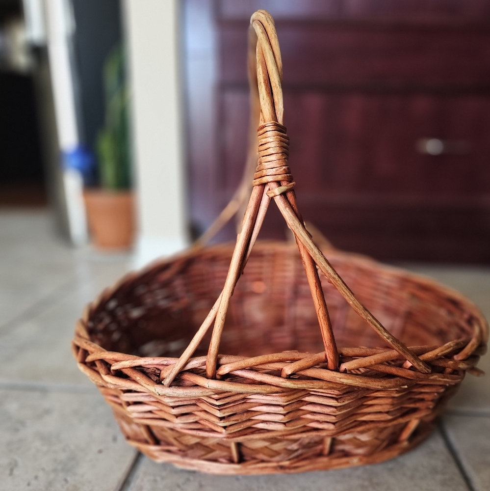 Rustic Woven Basket - Picture 4 of 16